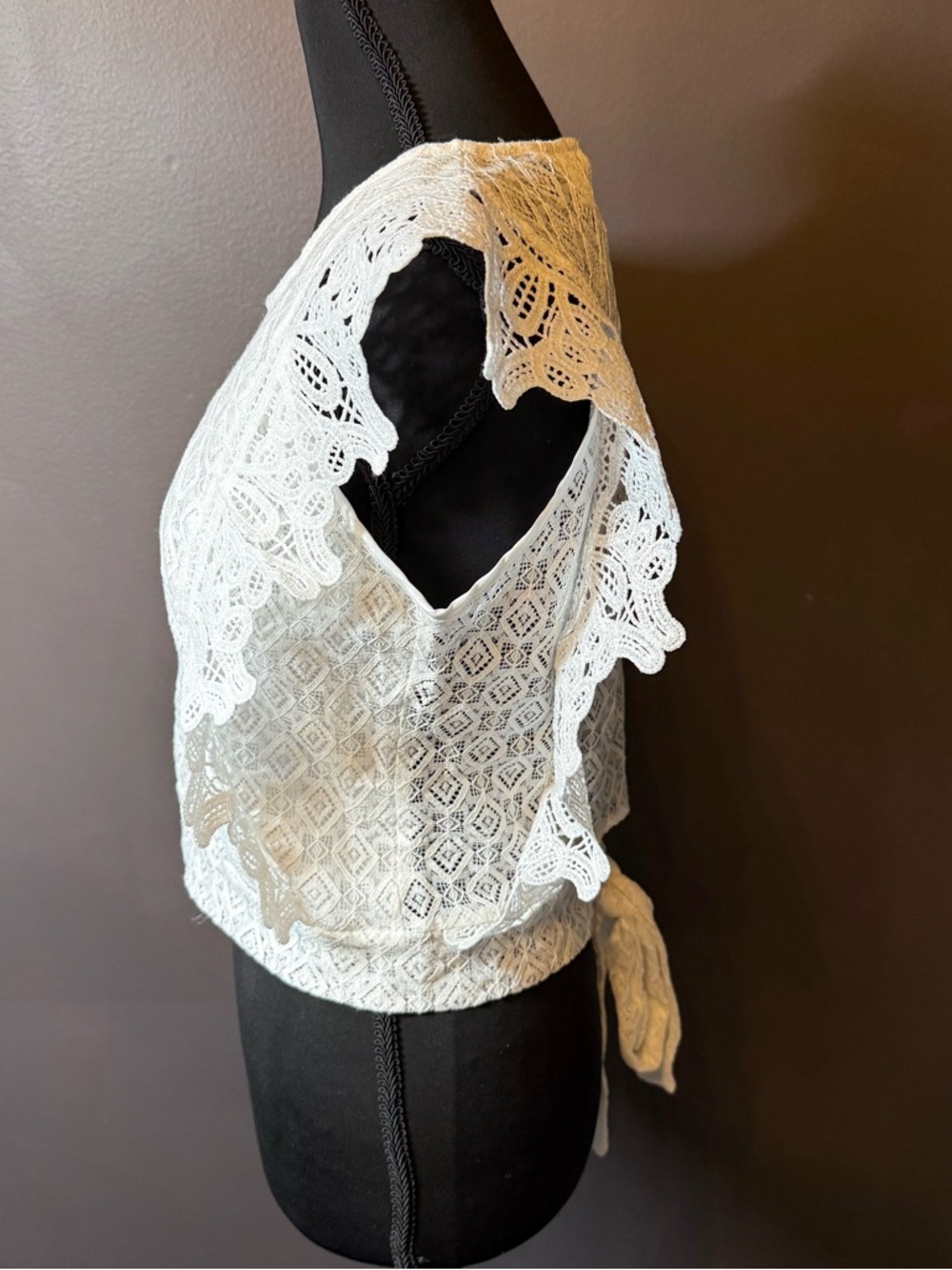 Crochet Lace Cap-Sleeve Blouse in White - Picture 3 of 6